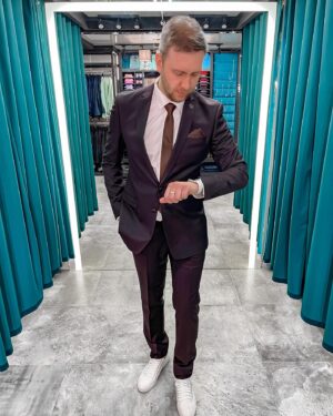 Alexey Ovsyannikov Instagram - Мужской костюм – это не просто одежда, это выражение вашей индивидуальности.

 😉В Code Men есть костюмы для каждого мужчины, от классики до современных трендов.

************************************************ 
✔Не покупай костюм, не побывав у нас! 
✔Более: 500 кв.м. пространства 
✔Более: 1000 костюмов в наличии 
✔Более: 3000 аксессуаров 
✔Цены : от 13 000₽ до 35 000₽ 
✔Бесплатный образ под ключ от стилиста 
✔Размерный ряд от 44 до 78 
✔АКЦИИ , СКИДКИ , РАССРОЧКА 
✔ Весь ассортимент: https://code-men.ru/ 
 
#мужскойкостюмсамара #мужскойкостюмвсамаре #костюмнавыпускнойсамара #моднаяодеждасамара #костюмысамара #костюмывсамаре #свадебныеплатьясамара #свадебныеплатьявсамаре #свадебноеплатьесамара #свадебныйсалонсамара #свадебныйсалонвсамаре #вечерниеплатьясамара #вечерниеплатьявсамаре #вечернееплатьесамара #мужскаяодеждасамара #мужскаяодеждавсамаре #мужскиекостюмысамара