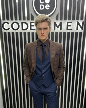 Alexey Ovsyannikov Instagram - В наше время очень важно подать себя правильно и показать своим образом кто ты. 
 
☝Даже маленькая деталь способна повлиять на мнение о тебе. Подбирай одежду правильно, а мы тебе в этом поможем😌 
 

************************************************ 
✔Не покупай костюм, не побывав у нас! 
✔Более: 500 кв.м. пространства 
✔Более: 1000 костюмов в наличии 
✔Более: 3000 аксессуаров 
✔Цены : от 13 000₽ до 35 000₽ 
✔Бесплатный образ под ключ от стилиста 
✔Размерный ряд от 44 до 78 
✔АКЦИИ , СКИДКИ , РАССРОЧКА

#мужскаяодеждасамара #мужскаяодеждавсамаре #мужскиекостюмысамара #мужскиекостюмывсамаре #свадебныйкостюмсамара #свадебныйкостюмвсамаре #мужскойкостюмсамара #мужскойкостюмвсамаре #костюмнавыпускнойсамара #моднаяодеждасамара #костюмысамара #костюмывсамаре #свадебныеплатьясамара #свадебныеплатьявсамаре #свадебноеплатьесамара #свадебныйсалонсамара #свадебныйсалонвсамаре #вечерниеплатьясамара