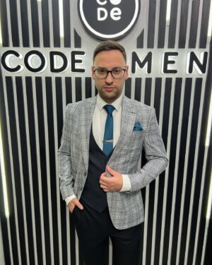 Alexey Ovsyannikov Instagram - В наше время очень важно подать себя правильно и показать своим образом кто ты. 
 
☝Даже маленькая деталь способна повлиять на мнение о тебе. Подбирай одежду правильно, а мы тебе в этом поможем😌 
 

************************************************ 
✔Не покупай костюм, не побывав у нас! 
✔Более: 500 кв.м. пространства 
✔Более: 1000 костюмов в наличии 
✔Более: 3000 аксессуаров 
✔Цены : от 13 000₽ до 35 000₽ 
✔Бесплатный образ под ключ от стилиста 
✔Размерный ряд от 44 до 78 
✔АКЦИИ , СКИДКИ , РАССРОЧКА

#мужскаяодеждасамара #мужскаяодеждавсамаре #мужскиекостюмысамара #мужскиекостюмывсамаре #свадебныйкостюмсамара #свадебныйкостюмвсамаре #мужскойкостюмсамара #мужскойкостюмвсамаре #костюмнавыпускнойсамара #моднаяодеждасамара #костюмысамара #костюмывсамаре #свадебныеплатьясамара #свадебныеплатьявсамаре #свадебноеплатьесамара #свадебныйсалонсамара #свадебныйсалонвсамаре #вечерниеплатьясамара