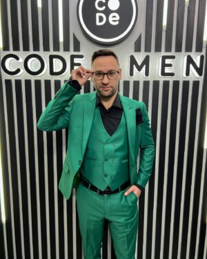 Alexey Ovsyannikov Instagram - В наше время очень важно подать себя правильно и показать своим образом кто ты. 
 
☝Даже маленькая деталь способна повлиять на мнение о тебе. Подбирай одежду правильно, а мы тебе в этом поможем😌 
 

************************************************ 
✔Не покупай костюм, не побывав у нас! 
✔Более: 500 кв.м. пространства 
✔Более: 1000 костюмов в наличии 
✔Более: 3000 аксессуаров 
✔Цены : от 13 000₽ до 35 000₽ 
✔Бесплатный образ под ключ от стилиста 
✔Размерный ряд от 44 до 78 
✔АКЦИИ , СКИДКИ , РАССРОЧКА

#мужскаяодеждасамара #мужскаяодеждавсамаре #мужскиекостюмысамара #мужскиекостюмывсамаре #свадебныйкостюмсамара #свадебныйкостюмвсамаре #мужскойкостюмсамара #мужскойкостюмвсамаре #костюмнавыпускнойсамара #моднаяодеждасамара #костюмысамара #костюмывсамаре #свадебныеплатьясамара #свадебныеплатьявсамаре #свадебноеплатьесамара #свадебныйсалонсамара #свадебныйсалонвсамаре #вечерниеплатьясамара