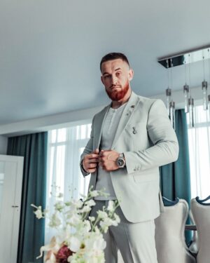 Alexey Ovsyannikov Instagram - В костюме от Code Men каждый день будет похож на праздник!

✔️В наличии более 1 000 костюмов! Поэтому ты точно найдешь свой идеальный и универсальный вариант!

💯В нашем костюме тебе будет удобно с самого утра до позднего вечера.
👔Сначала в галстуке ты идешь на работу, а вечером без него на любую встречу.

🔥И ты будешь на высоте всегда вне зависимости от обстоятельств!

😎Хочешь так? Тогда ждем тебя по адресу:
Дыбенко, 23

▪️Пн-пт с 10:00 до 20:00
▪️Сб-вс с 10:00 до 19:00

************************************************
✔️Не покупай костюм, не побывав у нас!
✔️Более: 500 кв.м. пространства
✔️Более: 1000 костюмов в наличии
✔️Более: 3000 аксессуаров
✔️Цены : от 13 000₽ до 35 000₽
✔️Бесплатный образ под ключ от стилиста
✔️Размерный ряд от 44 до 78
✔️АКЦИИ , СКИДКИ , РАССРОЧКА
✔️ Весь ассортимент: https://code-men.ru/

#мужскиекостюмысамара#мужскиекостюмывсамаре#свадебныйкостюмсамара#свадебныйкостюмвсамаре#мужскойкостюмсамара#мужскойкостюмвсамаре#костюмысамара#костюмывсамаре#мужскаяодеждавсамаре#мужскиекостюмытольятти