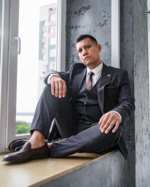 Alexey Ovsyannikov Instagram - Мужской костюм - это не только деловой стиль, но и способ подчеркнуть свои лучшие черты. Важен не только наряд, но и ваша уверенность в нем.
 
💥Импровизируйте и экспериментируйте, создавайте собственный стиль. Вы всегда можете дополнить стильный костюм аксессуарами!

************************************************ 
▪Не покупай костюм, не побывав у нас! 
▪Подбираем костюм каждому 
▪Более: 1000 костюмов в наличии 
▪Более: 3000 аксессуаров 
▪Цены : от 13 000₽ до 35 000₽ 
▪Любой размерный ряд и рост 

 
#мужскиекостюмысамара#мужскиекостюмывсамаре#свадебныйкостюмсамара#свадебныйкостюмвсамаре#мужскойкостюмсамара#мужскойкостюмвсамаре#костюмысамара#костюмывсамаре#мужскаяодеждавсамаре#мужскиекостюмытольятти