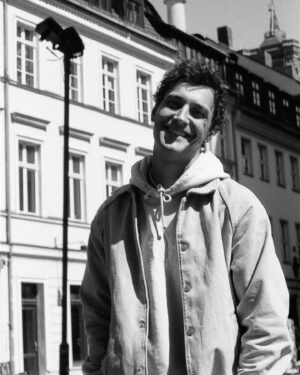 Alexey Zlovedov Instagram - Hallo, mein Name ist Alexey.  Alles wird gut ✌️

📸 @neploxoe