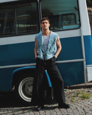 Alexey Zlovedov Instagram - Do you feel an Italian vibe? Or something else? 🤔

@nikadiyanova 
@katrinacosmos