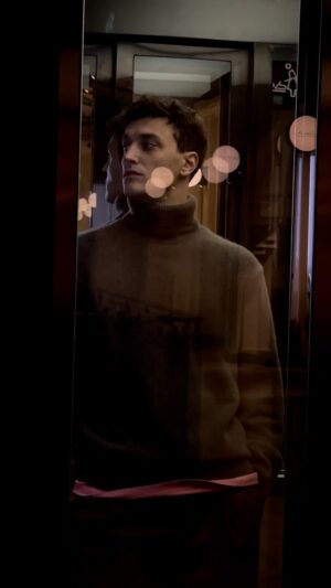 Alexey Zlovedov Instagram - Cozy mood with @12storeez_men 

@ani.kin (video)
@alenisshe (style)