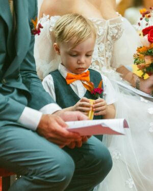 Alexia Mori Instagram - 1 AN DE NOTRE MARIAGE RELIGIEUX ❤️
1. La découpe de la pièce montée 
2. Les larmes de crocodile (j’aurai pas pensé)
3. « dans les épreuves, dans la santé et dans la maladie » ces mots m’ont tué !
4. Ma glue ❤️
5. Big up à la vierge
6. Bonheur & roses 🌹 
7. « À 3 on dit caca »
8. Séance couple
9. Notre mur de fleurs fraîches 😍
10. Je vous aime !! merci ❤️