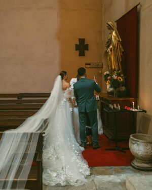 Alexia Mori Instagram - 1 AN DE NOTRE MARIAGE RELIGIEUX ❤️
1. La découpe de la pièce montée 
2. Les larmes de crocodile (j’aurai pas pensé)
3. « dans les épreuves, dans la santé et dans la maladie » ces mots m’ont tué !
4. Ma glue ❤️
5. Big up à la vierge
6. Bonheur & roses 🌹 
7. « À 3 on dit caca »
8. Séance couple
9. Notre mur de fleurs fraîches 😍
10. Je vous aime !! merci ❤️