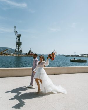 Alexia Mori Instagram - Noce de coton ✨💖
1 an de mariage aujourd’hui ça passe si vite mais à la fois j’ai l’impression que c’était il y a une éternité.. 
je nous souhaite tellement de chose… tu sais tout ❤️