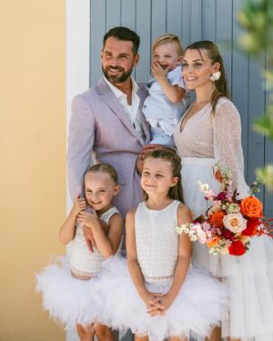 Alexia Mori Instagram - Noce de coton ✨💖
1 an de mariage aujourd’hui ça passe si vite mais à la fois j’ai l’impression que c’était il y a une éternité.. 
je nous souhaite tellement de chose… tu sais tout ❤️