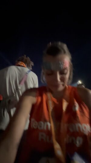 Alexia Mori Instagram - Merci la @teamorangerunning de m’avoir accordé cette chance incroyable.. je l’ai fait ! Je suis marathonienne rien que de l’écrire j’en pleure encore comme une madeleine 😭
Cette course fut la plus dur de ma vie j’ai été malade comme un chien je n’aurai jamais pensé vivre ça.. croyez moi j’ai perdu toute ma dignité pendant cette course 💩💥(je viens d’apprendre que j’avais le Covid 😫)
je vous raconterai plus de détail plus tard.. 
En tout cas un M E R C I énorme pour vous tous qui m’avait encouragé dans tous les sens que ce soit sur le parcours par message bref merci du fond du cœur ❤️
PREMIER MARATHON POUR TOUS DES JO EN 05h05 !
Invitation