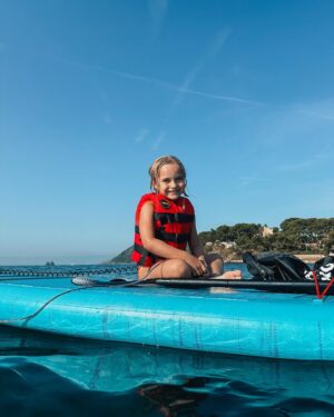 Alexia Mori Instagram - Matinée paddle ! 🐠☀️🌊 Meilleure achat de l’été on adore ça ! Les enfants aussi adorent d’ailleurs ☺️
Vous aimez ça ? Vous en avez déjà fait ??