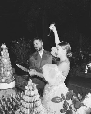 Alexia Mori Instagram - 1 AN DE NOTRE MARIAGE RELIGIEUX ❤️
1. La découpe de la pièce montée 
2. Les larmes de crocodile (j’aurai pas pensé)
3. « dans les épreuves, dans la santé et dans la maladie » ces mots m’ont tué !
4. Ma glue ❤️
5. Big up à la vierge
6. Bonheur & roses 🌹 
7. « À 3 on dit caca »
8. Séance couple
9. Notre mur de fleurs fraîches 😍
10. Je vous aime !! merci ❤️