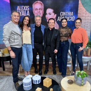 Alexis Ayala Instagram - ¡Muchas gracias @alexisayala y @cinthiaparicio por acompañarnos este viernes en #SaleElSol! ☀️💃🏻🕺🏻🙌🏻🎭📺 #EsteFinYo