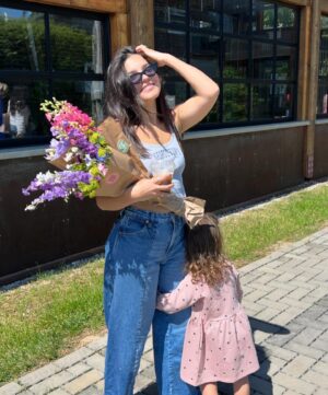 Alexys Gabrielle Instagram - the best part of me will always be Juniper 🤍 happy Mother’s Day weekend. In awe of the way moms make the world go round 💐