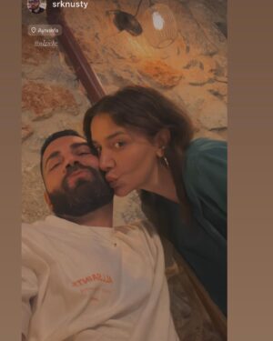 Algı Eke Instagram - Böyle…..🖤 #love #allgoodvibes