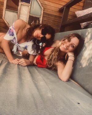 Algı Eke Instagram - Böyle…..🖤 #love #allgoodvibes