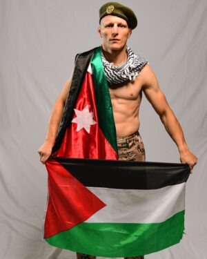 Ali Al-Qaisi Instagram - قضية فلسطين لا تكبر بدفاعك عنها ، هي كبيرة منذ ولدت ، أنت الذي تكبر عندما تدافع عنها ..و كي لا ننسى بأن الأردن و فلسطين قلب و دم واحد و سأقاتل حتى آخر رمق لرفع أعلامنا بالمحافل الدولية 🇯🇴🇵🇸
لا تنسونا من صالح دعائكم و دعمكم 🙏🏽💪🏽
النزال يوم السبت ما بين الساعه الـ ٦ و الـ ٨ مساءاً بإذن الله، مباشر على قناة أبو ظبي الرياضية الثانية و الرابعة.

بسم الله توكلتُ على الله 💪🏽