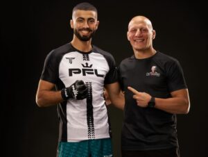 Ali Al-Qaisi Instagram - اليوم يوم تاريخي للبطل يزيد و بدنا دعمكم معنا و في همه البطل الفوز حليفنا إن شاءالله 🥷🏿🔪
حرب ⏳🚨