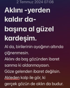 Ali Nuri Türkoğlu Instagram - Aklını -yerden kaldır da- 
başına al güzel kardeşim. 
Al da, birilerinin ayağının altında çiğnenmesin. 
Aklını da baş gözünden ibaret sanma ki aldanmayasın. 
Göze gelenden ibaret değilsin. 
Akleden kalp ile gör, ki
gerçek gözün de aklın da budur. 
Açık bir şekilde, ne Türk’e ne müslümana yakışacak şeyler yaşadık ve yaşıyoruz. Ajanlar provokatörler tıpkı hastalıklar gibi, hassas ve zayıf yerlerimizden vururlar bizi ve maalesef galeyana gelmeye müsait olanları derler toparlar. 
Bu onların işi(!) 
Bizim işimiz ise akla davet etmek. İnsanlığımızın, kültürümüzün, genlerimizin gereğini yapmaya devam edelim. Bu memlekete yakışmayacak, utançla hatırlayacağımız herşey, torunlarımızın boynunda yüktür, lekedir. 
Suhulete, akla uyan ve davet edip de kaybeden hiç olmadı. 
Davete icabet edelim, davet edelim.
#Kayseri #Mülteci #Suriye