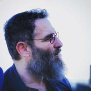 Ali Nuri Türkoğlu Instagram - Her an hatırlamalı ki;
Gerçek (realite) başka,
hakikat (verite) başka bir şeydir. 
Gerçek
baktığın yere/yöne göre değişse de, 
hakikat 
değişmez. 
📸 @yunussamiesmeli 👏
#gerçek #hakikat #gündem #diyarbakır #mardin #gezilecekyerler 
#fujifilm #xt4