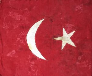 Ali Nuri Türkoğlu Instagram - Korkma !
*Üzerinde şehitlerimizin iziyle Çanakkale cephesinden
bayrağımız.
#Taksim