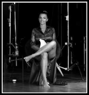 Alice Bendová Instagram - Děkuji Ti, Roberte, za nádherné momentky z natáčení pořadu VIP SVĚT na @barrandovtv 

Foto @robertsedmik 
Make up @foto_burda 
Šaty @gabinaparalova 

#lovemyjob #tv #television #actress