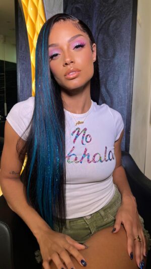 Alicia Aylies Instagram - Qui a dit que l’été était déjà fini ? 👀 Ça ne fait que commencer 🔥🔥🔥

DA & Mua @lindzyparis 
Hair @stella.yato 
Nails @nailsbyjelissmoon 

#summer #music #nowahala #aliciaaylies