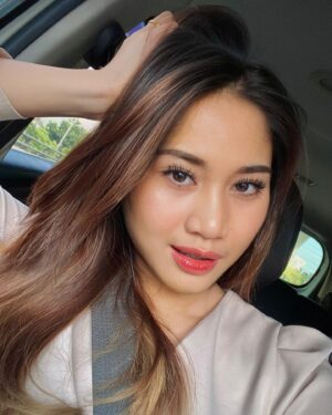 Alicia Chanzia Instagram - Mohon maaf lahir batin, aku tau kalo aku ga banyak salah 🥹🤍