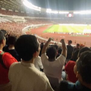 Alicia Chanzia Instagram - Arhan ngelap bola pake handuk buatku candu xixix tapi Indonesia kalian mantap!! Argentina kalian bule2 yang larinya kaya flash! Akhirnya sekarang saya mengerti kenapa sepakbola adalah agama kedua suamik saya! Bonus video saya dan suamik ngejar tukang tahu bulat langganan selagi saya masih jadi membre 48🇮🇩🇦🇷

#kitagaruda #garudamendunia #bersamagaruda #inikandangkami