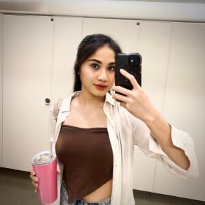 Alicia Chanzia Instagram - Dijaman sekarang pada sadar ga sih? Yang kita butuhin cuma uang kaget 5M 🤭