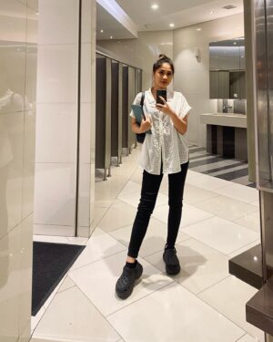Alicia Chanzia Instagram - Cari wifi mulu, kapan cari wifenya wk eh tapi kalo wifi bisa gratis, kalo wife ga bisa cuy! Eh bisa ga sih? Eh gmn sih? Wk bye