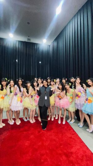 Alicia Chanzia Instagram - Omg akhirnya aku nonton kakak Niki Zefanya di Telkomsel Awards 2024! 

Pengalaman yang luar biasa banget karena aku bisa nonton secara langsung penampilan Maliq & D’Essential, Teddy Adhitya, Albert Fakdawer, Sal Priadi, Assia Keva, Isyana Sarasvati, JKT48, Tulus, Yura Yunita. Parahhh sihh #TelkomselAwards2024 tahun ini bertabur banyak musisi keren Indonesia ✨

Di ulang tahun Telkomsel ke 29 ini ada kejutan baru juga loh, yaitu launchingnya My Telkomsel Super App! Buruan di check ya karena apapun bisa kalian lakukan dengan 1 apps 🔥

Happy birthday Telkomsel

#TelkomselAwards2024 @telkomsel