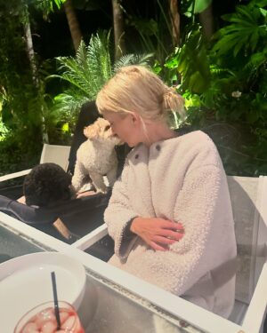 Alicia Witt Instagram - 🩵
@nora_schaefer and the schautzi mautsiii 🐾