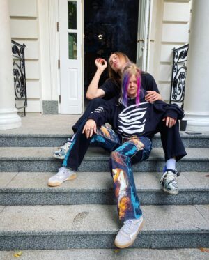 Alina Pyazok Instagram - Фотография с @tommycashworld - примета к фиту 😀 и он выходит завтра. ‘Turn It Up’ by @olivertree & @littlebigband feat. @tommycashworld coming September 2