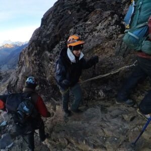 Aline Mineiro Instagram - GALERA que experiência INCRÍVEL!!!! 😱
Obrigada amigos @christiansilvalindo  e @pablitoviaja ⛰️

SIM, eu escalei o NEVADO MATEO 🇵🇪
são 5.150 metros de altitude, demoramos 7 horas no total 
e MUITA COISA ACONTECEU! Amanhã eu posto o reels completo pra vocês 🥹

Uma das experiências mais lindas da minha vida 🥲🙏🏼
Querem ver como foi? Comenta aqui ⤵️

NATUREZA EU TE AMO! Árvore 🌲 🍃 
Deus é perfeito nos mínimos detalhes.