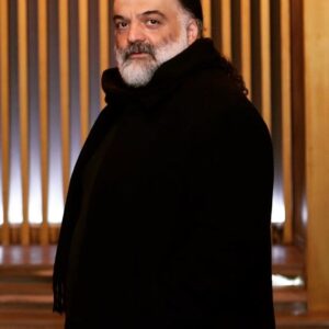 Alireza Assar Instagram - از حد چو بشد دردم
در عشق سفر كردم
يارب چه سعادتها
كز اين سفرم امد
بيتى دو بماند اما
بردند مرا جانا
جايى كه جهان انجا
بس مختصرم امد

عكس از @mahbooobehtm عزيز