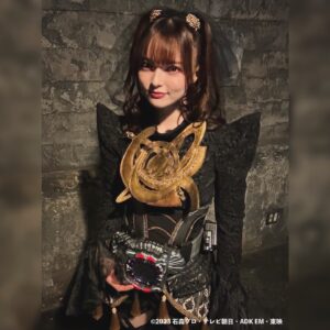 Alisa Sakamaki Instagram - 14話でついにラケシスがドレッドに変身しましたね！！
そして今日の放送ではクロトーによるドレッドでの戦闘！！かっこよすぎました〜😭✨
ドレッドライバーをつけることができて幸せです🥺🥺🥺🐜

そしてそして、来週はグリオン様がついに登場、、、、？！！お楽しみにーー！！

#仮面ライダー
#仮面ライダーガッチャード
#ラケシス
#冥黒の三姉妹
#kamenrider
#lachesis
#坂巻有紗