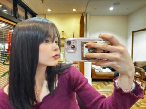 Alisa Sakamaki Instagram - 久しぶりに、髪の毛のメンテナンス行ってきたよ〜
最高につるつるりんになって大満足です🥺🥺💕
いつもありがとうーー！😍

お洋服にたくさん毛玉ついてて恥ずかしいです^_^

@fofohairsalon 
#坂巻有紗 
#hair 
#haircut 
#fyp 
#00