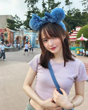 Alisa Sakamaki Instagram - ディズニー投稿まだあった！！！！🥺🎃💕💕💕

お姉ちゃんとのディズニー楽しすぎたなぁ〜次はUSJに行こうって約束しました🥰
姉妹仲とっても良いんです優しいお姉ちゃんのおかげ笑☺️☺️🐜

#ディズニー 
#ディズニーランド 
#ディズニーハロウィン 
#disney 
#disneyland