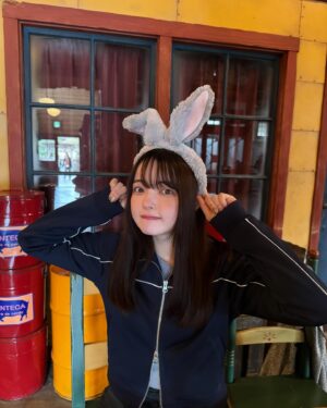 Alisa Sakamaki Instagram - 4月20日（土）茅ヶ崎でのライブまで、あと3日になりました！！！
皆様に素敵な歌を届けられるように頑張ります☺️💕

グッズを買ってくださった方とは、ツーショットも撮れることになりました✨✨
ストーリーのハイライトからチケットまだまだ買えます！✨
是非きてね〜

#坂巻有紗 
#disney 
#ディズニー 
#ディズニーシー 
#歌