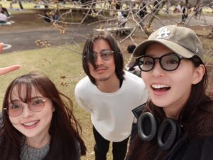 Alisa Sakamaki Instagram - 幸せってこういうこと。🌸
ガッチャードメンバー、1人残らず大好きです。
みんな愛してるーー！！！
最後の写真、幸せが詰まってます☺️☺️☺️

#仮面ライダー 
#仮面ライダーガッチャード 
#坂巻有紗 
#lachesis 
#ラケシス 
#kamenrider