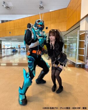 Alisa Sakamaki Instagram - ガッチャ！ですわ🐜

今週のガッチャードも観てくれてありがとうございます✨

来週も観てねー！！

#坂巻有紗 
#ラケシス 
#lachesis 
#仮面ライダー 
#仮面ライダーガッチャード