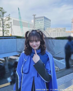 Alisa Sakamaki Instagram - 仮面ライダーガッチャード第17話、みてくれてありがとうございます🐜

なんとなんと、三姉妹が錬金アカデミーの生徒に、、？！！！
錬金服、すっっごく新鮮で楽しかったです！笑🥺🥺🥺

来週もみてねー！

#坂巻有紗 
#ラケシス 
#冥黒の三姉妹 
#lachesis 
#仮面ライダー 
#仮面ライダーガッチャード 
#kamenrider