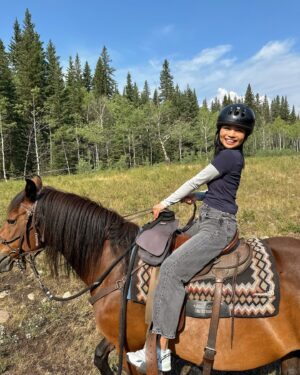 Alisha Newton Instagram - Miley Stewart summer!!! ☺️🐴🩵

Love turning my friends into cowgirls! 🫶🏼 Brought the brats to my favourite place @raftersixranch 🤠 no better way to see the Canadian Rockies 🏔️