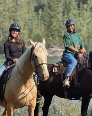 Alisha Newton Instagram - Miley Stewart summer!!! ☺️🐴🩵

Love turning my friends into cowgirls! 🫶🏼 Brought the brats to my favourite place @raftersixranch 🤠 no better way to see the Canadian Rockies 🏔️