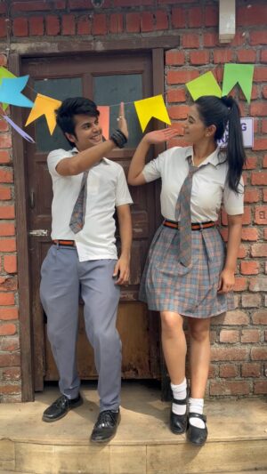 Alisha Parveen Instagram - Best-Friend ho toh ‘Raman’ jaisa👀 
#Schoolfriends S2 coming soooon📚

@manavsoneji