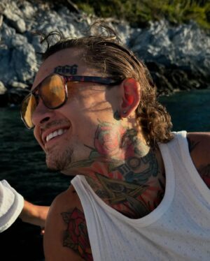 Alisher Morgenshtern Instagram - холидейсы 😎✌🏻