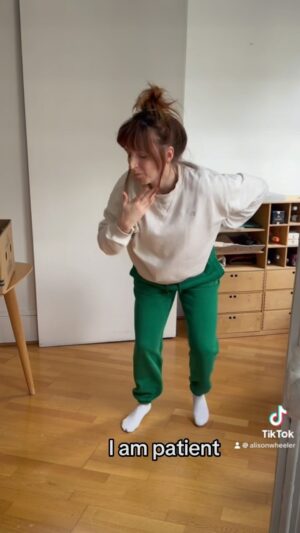 Alison Wheeler Instagram - Dancing with the travaux 🚧 💃 

#paris 
#parisjetaime 
#dancingwiththetravauxchallenge
#motivationalspeaker