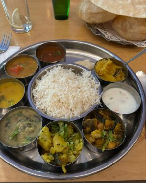 Alisyn Camerota Instagram - Guess where I spent the weekend?  If the baked beans for breakfast and delicious thali don’t give it  away, perhaps the weather will… @evyan.travel 
#girlsadventure