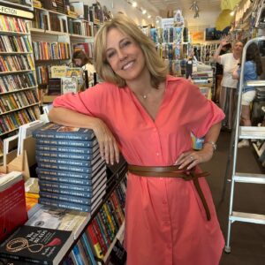 Alisyn Camerota Instagram - Life is full of surprises. Little did I expect when I accepted an invitation to go to Cape Cod to talk about Combat Love that the book event would be so much more. The afternoon turned into a restorative, life-affirming bonding session with a group of super cool women who felt like old friends. They shared their own life philosophies and GenX survival stories. Of course, no summer night on the Cape should end without a dance party at the local dive bar. A million thanks to @lindseyplexico for putting it together, @fanningsmith_chathamcompass for the delicious sushi dinner, @careymweber and @kazzese for the stunning settings, @bethanycantin for the late night dance moves and everyone else for the bubbly conversation and awesome vibes. #combatlove #memoir #amwriting